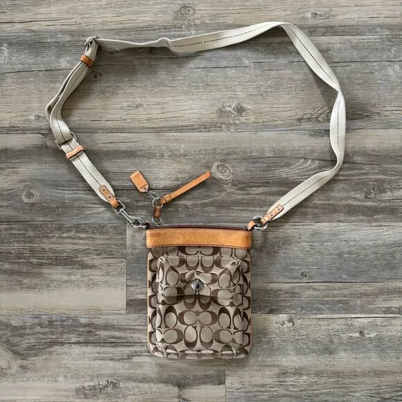 Vintage Coach Monogram Crossbody Shoulder Bag K05J-6442 - Picture 1 of 6